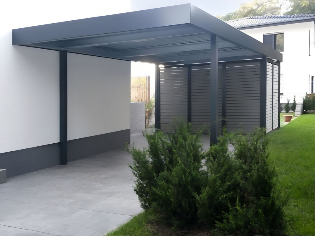 Полузакрытый навес с крышей из поликарбоната